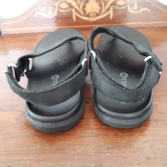 Black leather Thongs in size 7 by Merrell - Picture 4 of 6